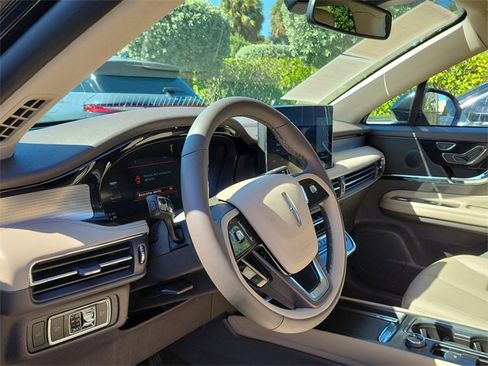 Certified 2024 Lincoln Corsair FWD image 9