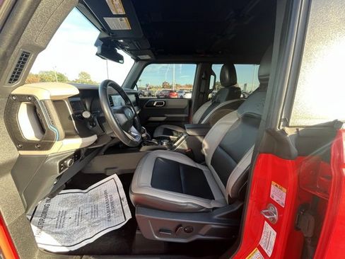 Used 2023 Ford Bronco Wildtrak image 11