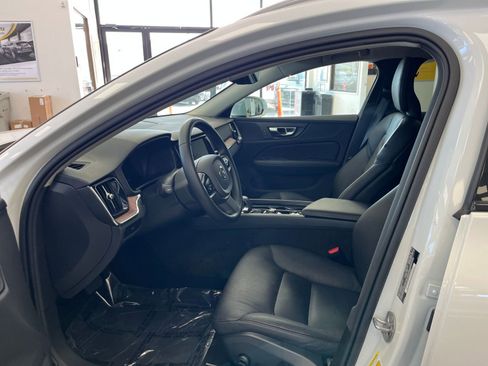 Used 2025 Volvo V60 B5 Cross Country Plus image 27