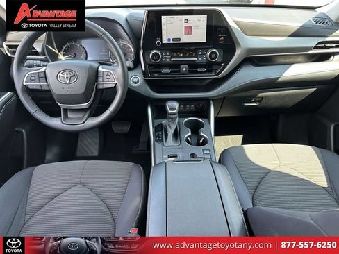 Used 2023 Toyota Highlander LE FWD image 18
