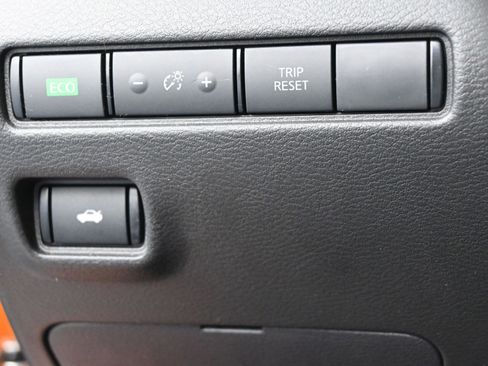 Used 2023 Nissan Sentra SR w/ SR Premium Package image 44