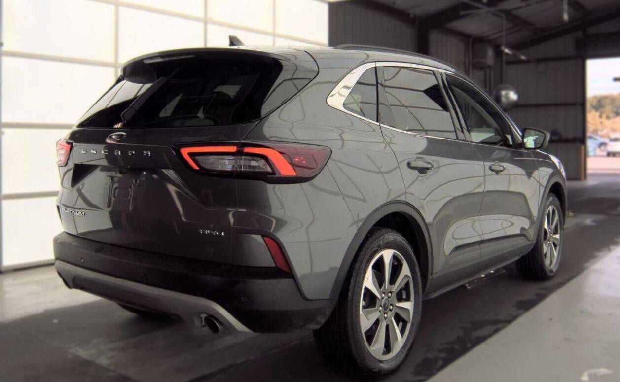 Used 2025 Ford Escape Platinum AWD/4WD image 3