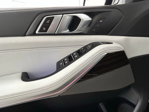 Used 2025 BMW X5 xDrive40i w/ M Sport Package image 25