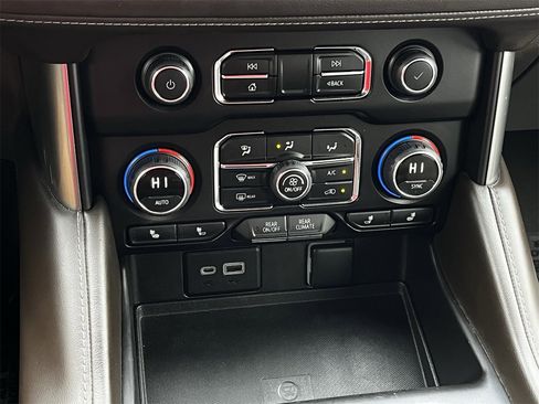 Used 2022 Chevrolet Tahoe Z71 w/ Luxury Package image 18