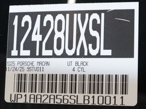 Used 2025 Porsche Macan image 28