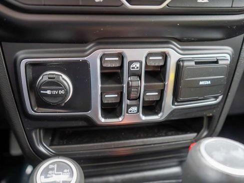 Used 2023 Jeep Wrangler Unlimited Sahara w/ Cold Weather Group AWD/4WD image 26