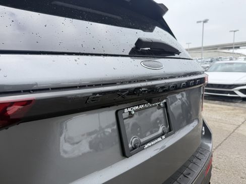 Used 2025 Ford Explorer ST image 9
