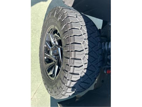 Used 2020 GMC Sierra 1500 AT4 w/ AT4 Premium Package image 11