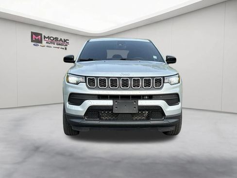 Used 2024 Jeep Compass Sport AWD/4WD image 3