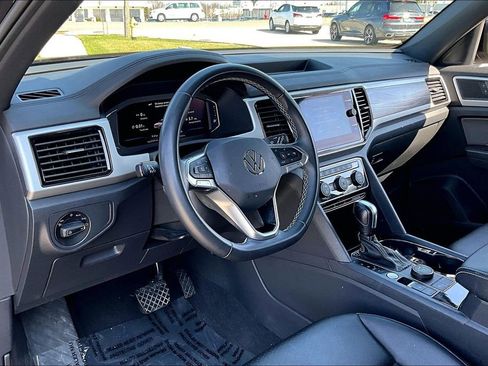 Used 2022 Volkswagen Atlas Cross Sport SE image 16