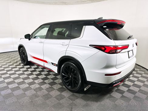 Used 2024 Mitsubishi Outlander SE Black Edition image 5