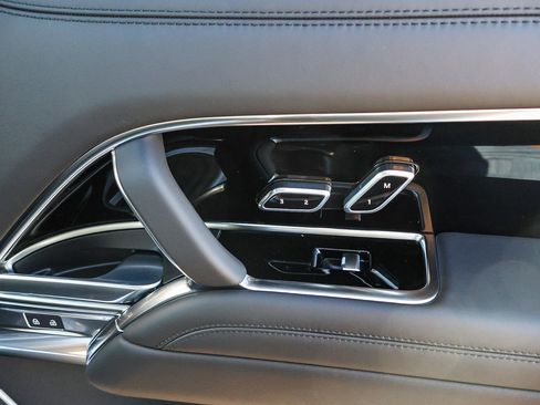 New 2026 Land Rover Range Rover Long Wheelbase SE image 19