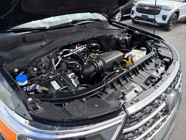 Used 2023 Ford Explorer XLT AWD/4WD image 57