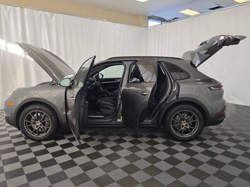 Certified 2025 Porsche Cayenne image 13