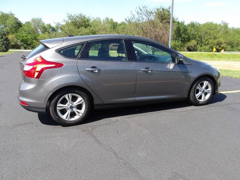 Used 2014 Ford Focus SE w/ SE Winter Package FWD image 11