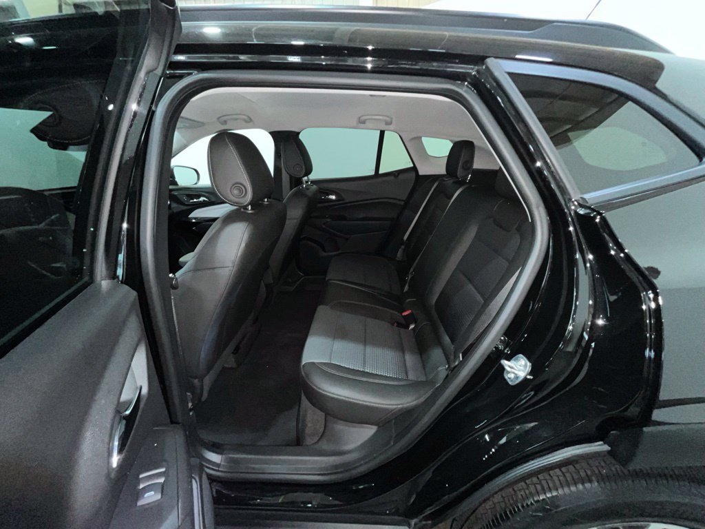 Certified 2025 Chevrolet Trax LT w/ LT Convenience Package FWD image 18