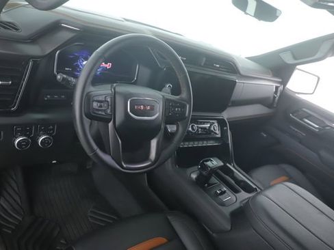 Used 2025 GMC Sierra 1500 AT4 w/ Technology Package AWD/4WD image 17
