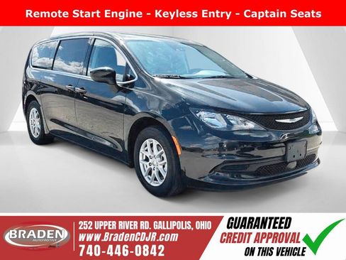 Used 2023 Chrysler Voyager LX FWD image 1