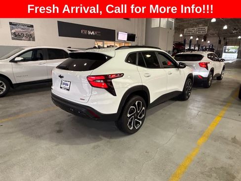 Used 2025 Chevrolet Trax RS w/ Sunroof Package image 6