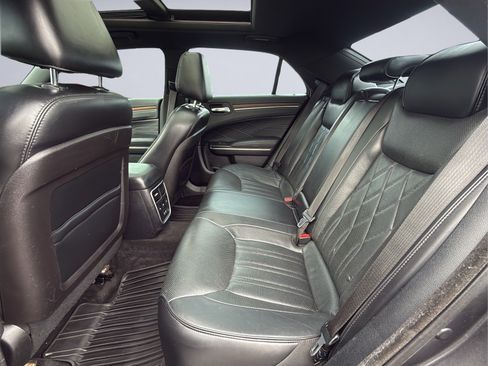 Used 2015 Chrysler 300 C Platinum w/ Light Group RWD image 15
