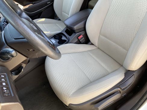 Used 2017 Hyundai Santa Fe Sport FWD image 16