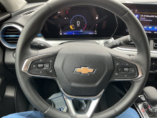 Used 2024 Chevrolet Trax LT w/ LT Convenience Package FWD image 4