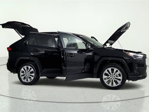 Used 2025 Toyota RAV4 XLE Premium w/ Weather Package AWD/4WD image 15