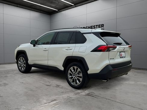 Used 2022 Toyota RAV4 XLE Premium AWD/4WD image 3