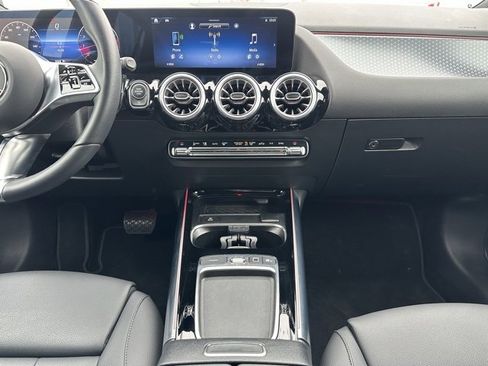 Used 2025 Mercedes-Benz GLA 250 4MATIC image 14