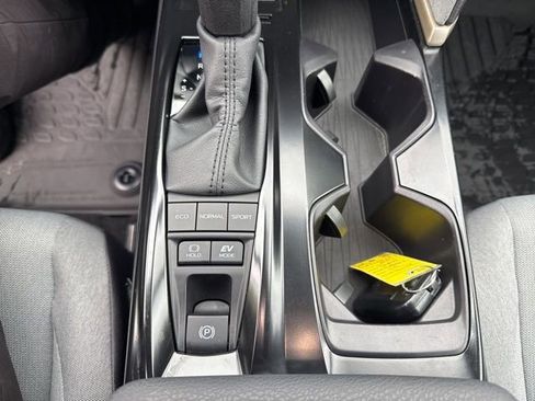 Used 2025 Toyota Camry LE image 28