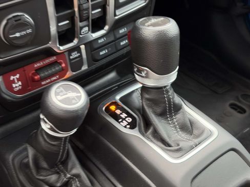 Used 2024 Jeep Gladiator Sport AWD/4WD image 31