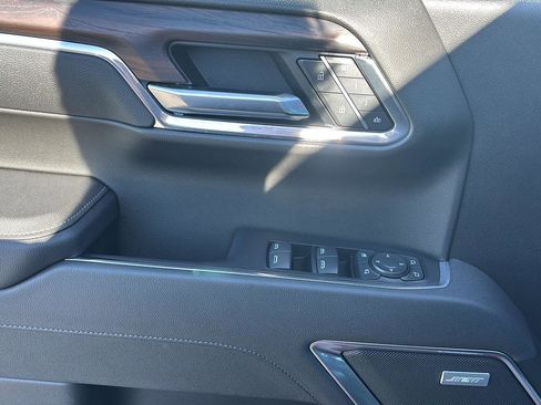 Used 2025 GMC Sierra 1500 SLT w/ SLT Premium Package image 17