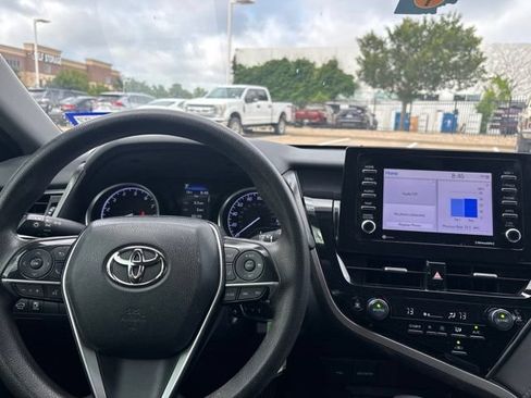 Used 2022 Toyota Camry LE FWD image 10