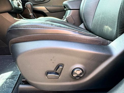 Used 2020 Jeep Cherokee Limited image 26