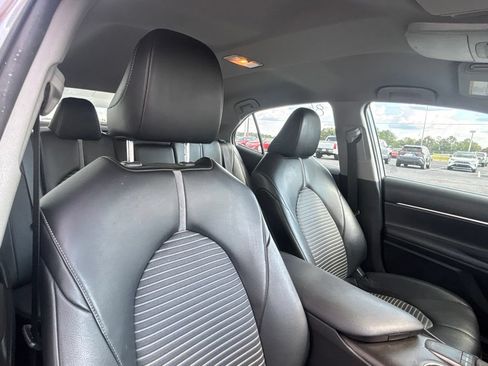 Used 2022 Toyota Camry SE FWD image 18