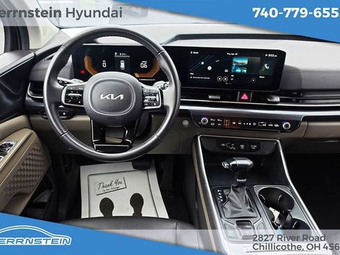 Used 2025 Kia Carnival FWD image 6