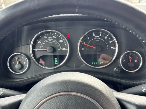 Used 2017 Jeep Wrangler Sport AWD/4WD image 7