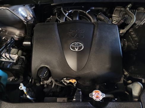Used 2018 Toyota Highlander XLE FWD image 30