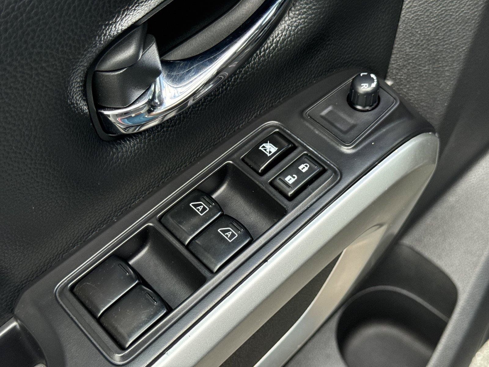 Used 2022 Nissan Titan SV RWD image 17