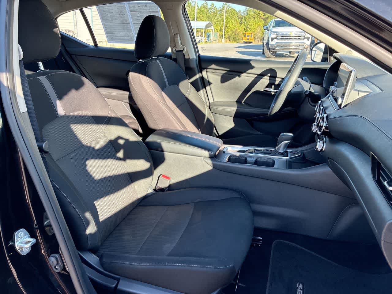 Used 2025 Nissan Sentra SV FWD image 26