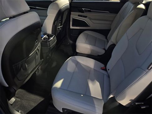 Certified 2025 Kia Telluride S image 13