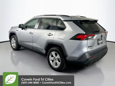 Used 2021 Toyota RAV4 XLE image 11