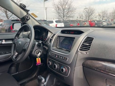 Used 2014 Kia Sorento LX image 31