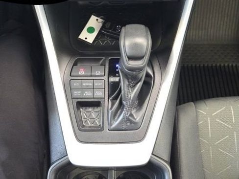 Used 2022 Toyota RAV4 XLE w/ Convenience Package image 25