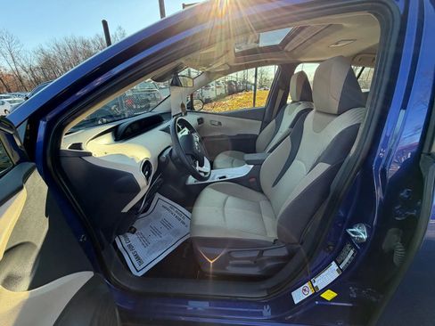 Used 2016 Toyota Prius Two image 10