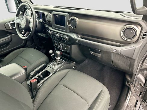 Used 2022 Jeep Gladiator Sport image 15