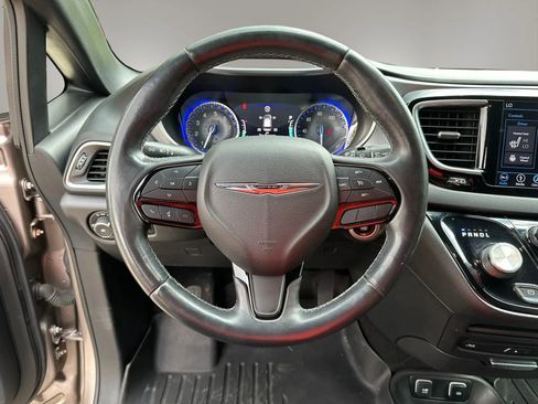 Used 2018 Chrysler Pacifica Touring-L Plus w/ S Appearance Package FWD image 25