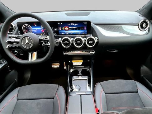 Used 2026 Mercedes-Benz GLA 250 4MATIC image 16
