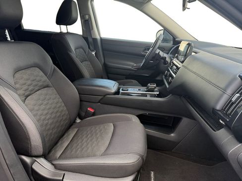 Used 2024 Nissan Pathfinder SV image 15