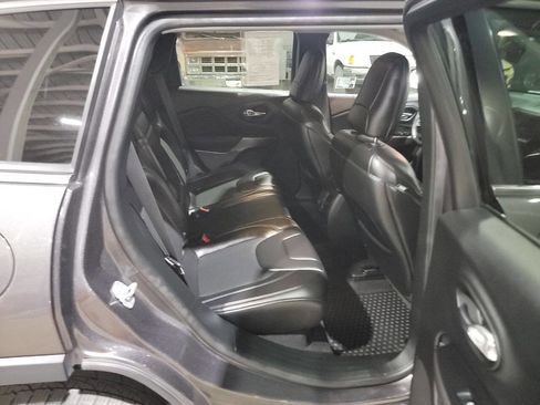 Used 2019 Jeep Cherokee Latitude Plus w/ Cold Weather Group image 32